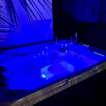 Appartement Avec Jacuzzi Et Piscine Sur Les Remparts