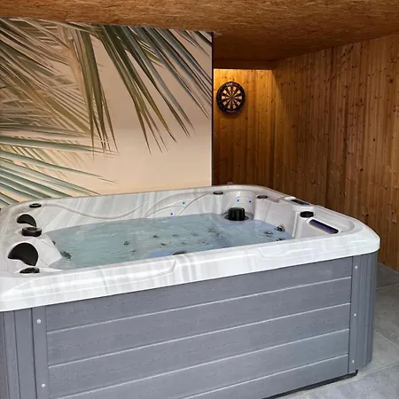 Avec Jacuzzi Et Piscine Sur Les Remparts Apartman *