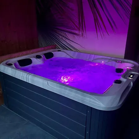Appartement Avec Jacuzzi Et Piscine Sur Les Remparts