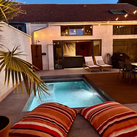 Avec Jacuzzi Et Piscine Sur Les Remparts