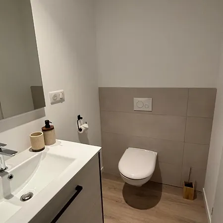 Avec Jacuzzi Et Piscine Sur Les Remparts Apartment *